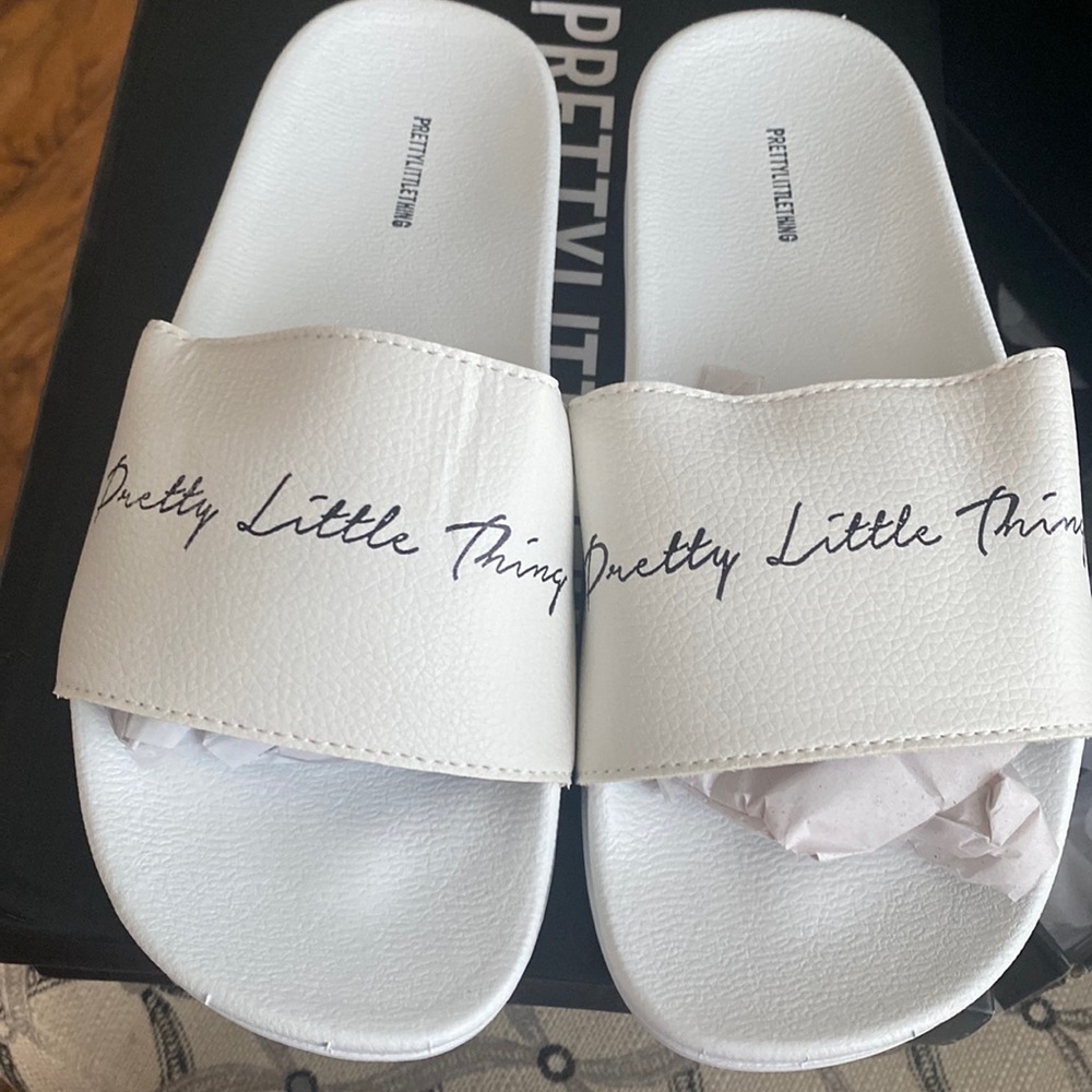 Nwt Prettylittlething white sliders sandals US5